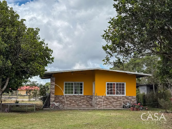 Reducción de Precio! Casa de 2 Habitaciones con Vistas a las Montañas y 1,200 m² de Terreno en Venta - cs id: 273316