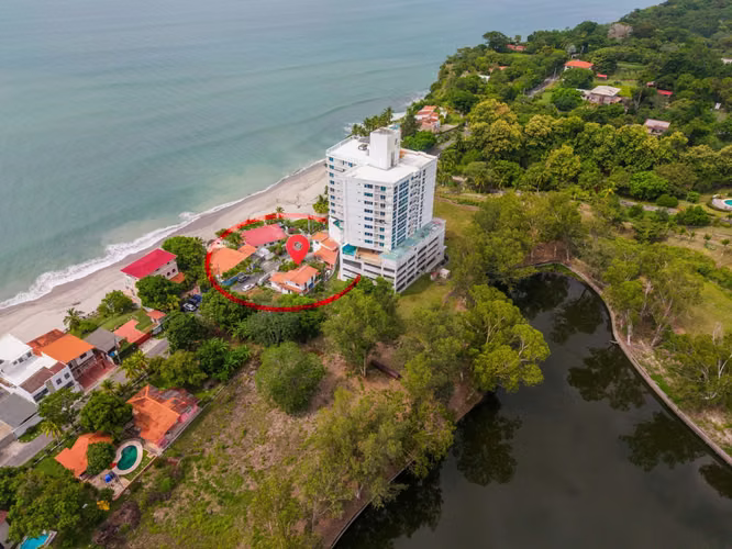 Casa de 4 Recámaras en Playa Corona con Casa de Huéspedes y Vistas al Lago y al Mar - Imagen 3