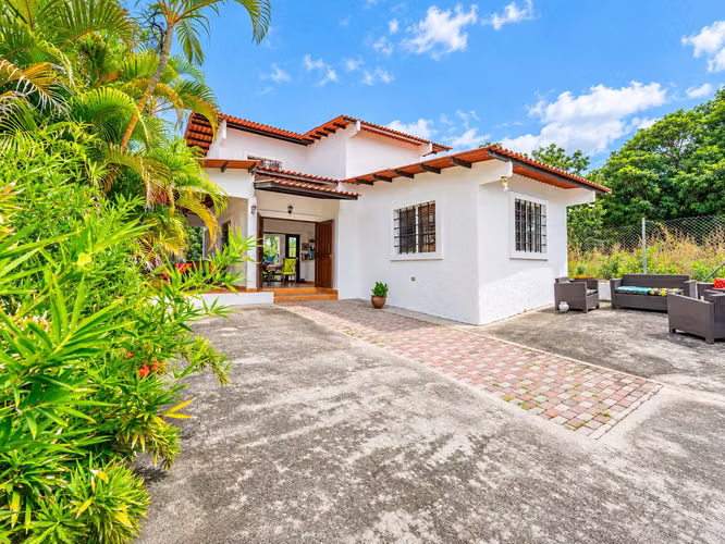 Casa de 4 Recámaras en Playa Corona con Casa de Huéspedes y Vistas al Lago y al Mar - Imagen 20