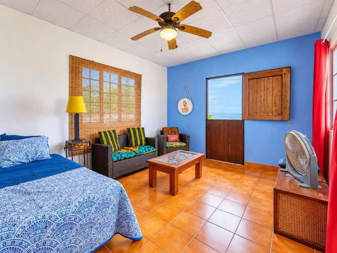 Casa de 4 Recámaras en Playa Corona con Casa de Huéspedes y Vistas al Lago y al Mar - Imagen 15