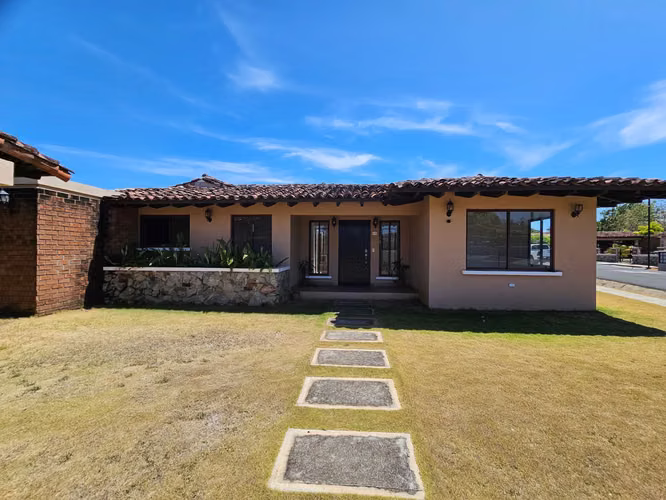 Luxury closed community house in Chitre - Cubita Residences, Panama