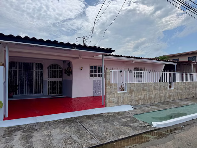 Venta Linda Casa en Reparto Nuevo Panamá (Negociable)
