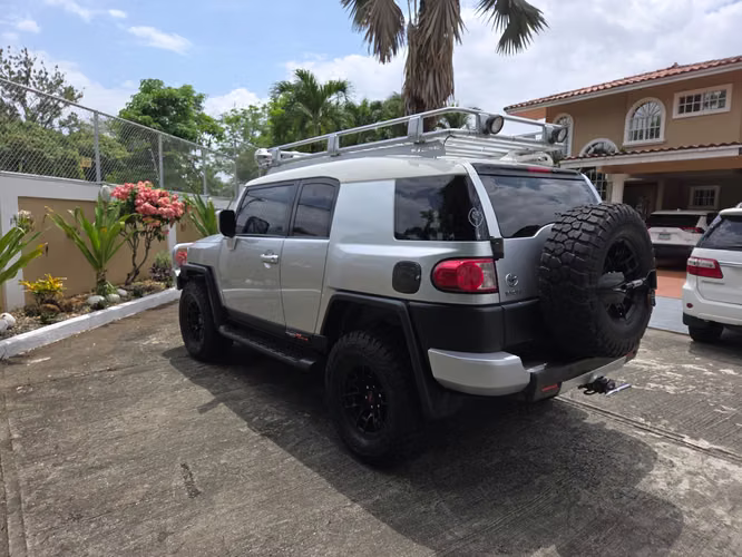 Toyota Fj cruiser super equipado y muy buenas condiciones