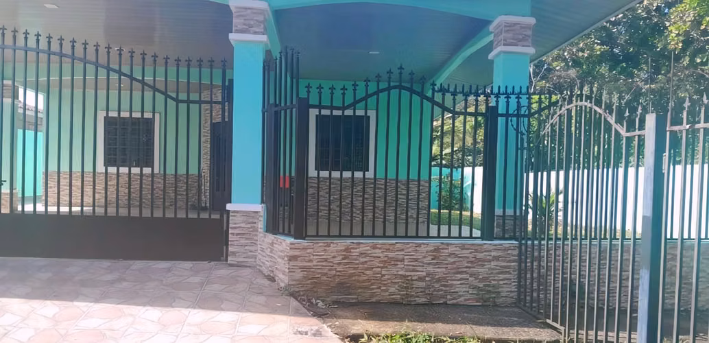  Vendo amplia casa en Penonomé Centro - Imagen 12
