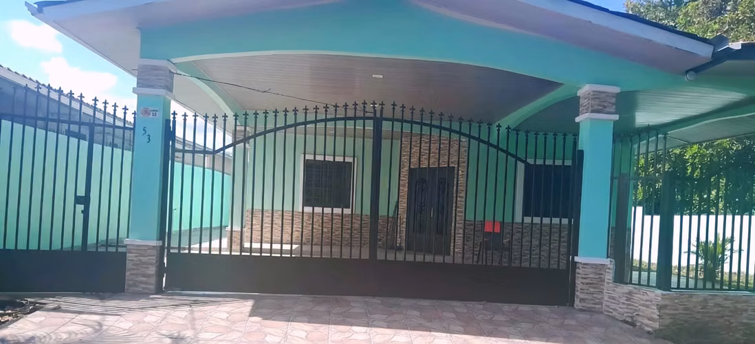 I sell large house in Penonomé Downtown