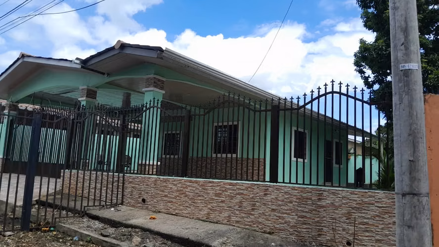  Vendo amplia casa en Penonomé Centro - Imagen 11