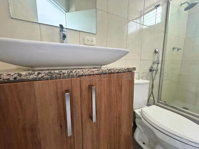 SE ALQUILA APARTAMENTO AMOBLADO CON TERRAZA SAN FRANCISCO - Imagen 14