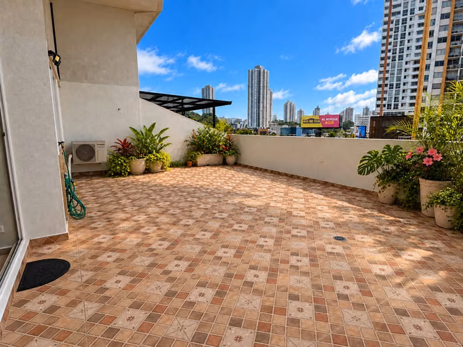 Cómodo Apartamento con Terraza Semi-Amoblado cerca de la Estación del Metro y Universidades. - Imagen 10
