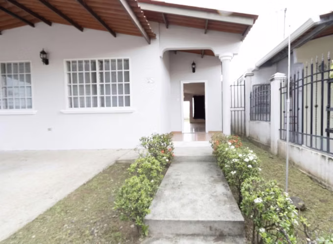 Casa en venta en Brisas del Golf | Comodidad, privacidad.   y excelente ubicación   27mgo1025