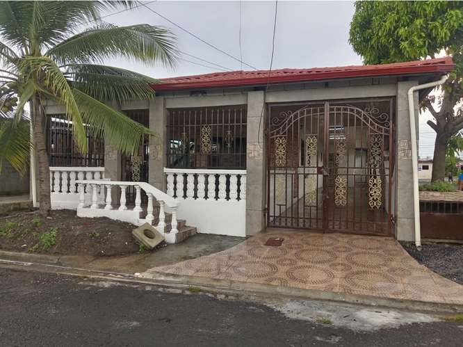 VENDO CASA DE ESQUINA EN NUEVO TOCUMEN