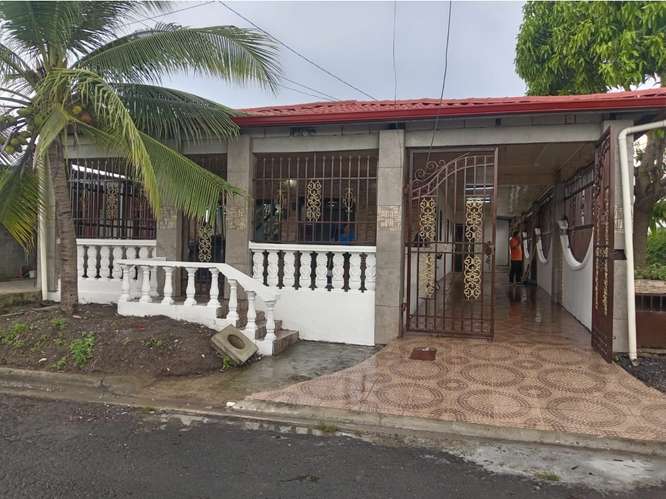 VENDO CASA DE ESQUINA EN NUEVO TOCUMEN