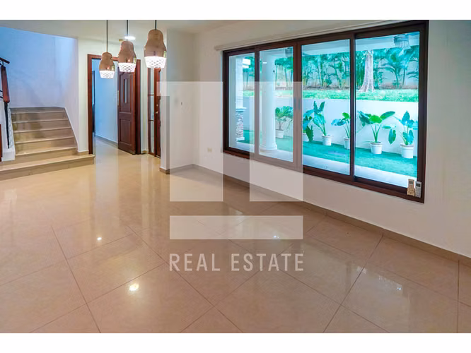 Se Vende Casa en Clayton, Los senderos de camino de Cruces - Imagen 2