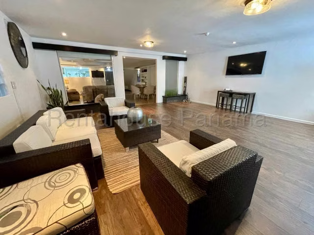 SE VENDE CASA COMERCIAL DE 2 NINEVES, CON SALIDA A CALLE 50-OBARRIO - Imagen 17