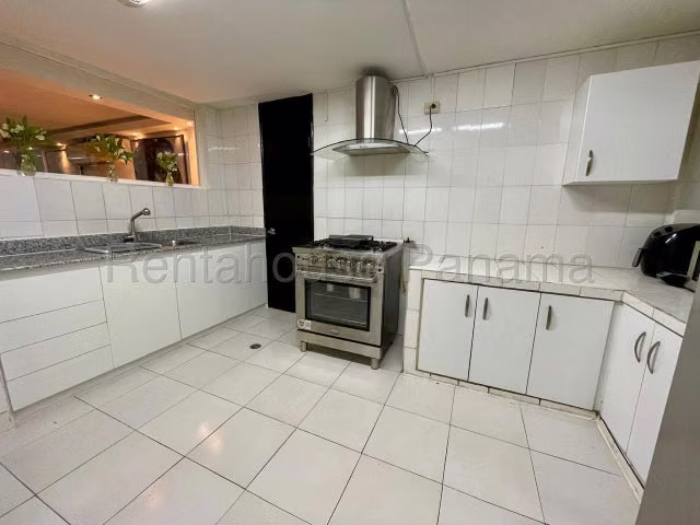 SE VENDE CASA COMERCIAL DE 2 NINEVES, CON SALIDA A CALLE 50-OBARRIO - Imagen 13