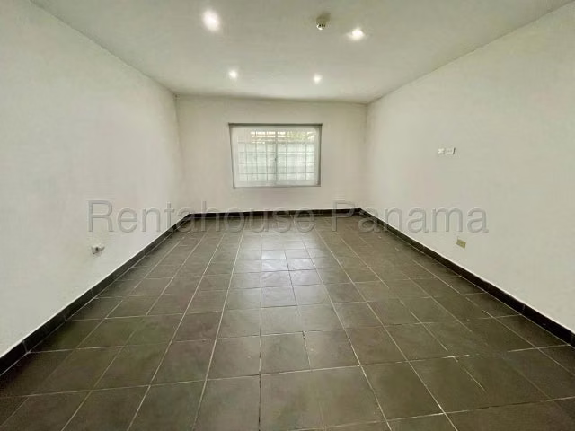 SE VENDE CASA COMERCIAL DE 2 NINEVES, CON SALIDA A CALLE 50-OBARRIO - Imagen 5