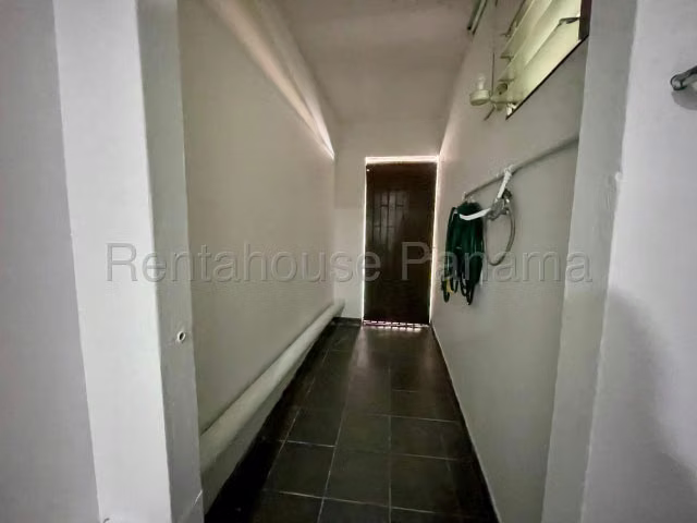 SE VENDE CASA COMERCIAL DE 2 NINEVES, CON SALIDA A CALLE 50-OBARRIO - Imagen 10