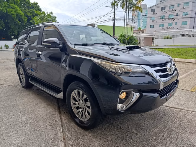 TOYOTA FORTUNER 2017 AUTOMATICA 