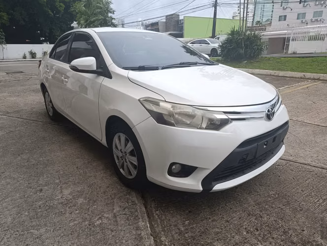 TOYOTA YARIS AUTOMATICO