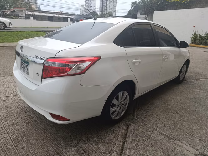 TOYOTA YARIS AUTOMATICO