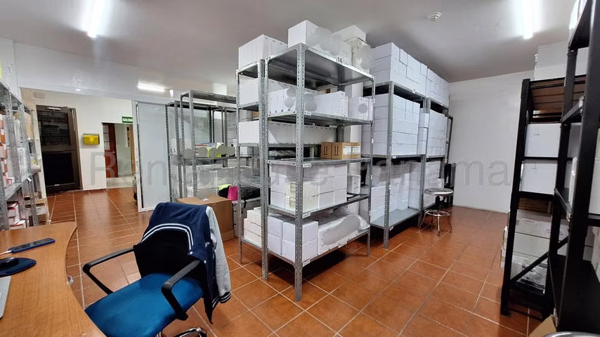 Venta de Casa Comercial con zonificación RM3 - Imagen 3