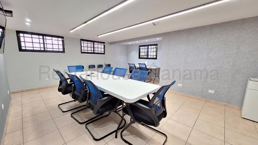 Venta de Casa Comercial con zonificación RM3 - Imagen 7