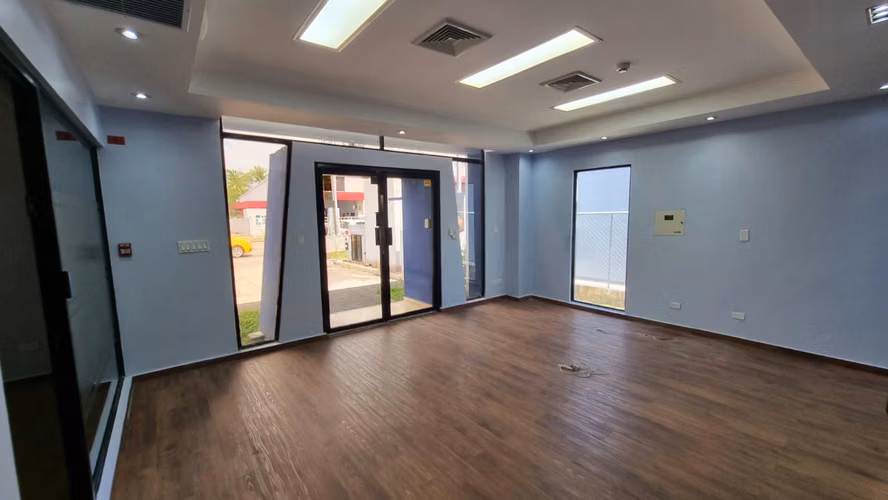 Edificio comercial en Costa del este con Oficinas y Bodega incluida (AA) - Imagen 5