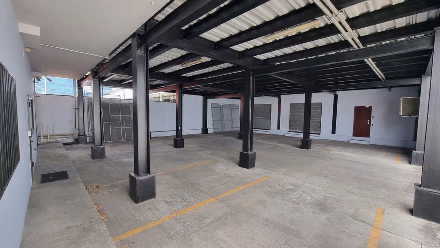 Edificio comercial en Costa del este con Oficinas y Bodega incluida (AA) - Imagen 4