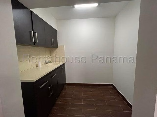 VENDO Casa en Clayton Son 2 Casas en 1, Comercial o Residencial 600m2  - Imagen 12