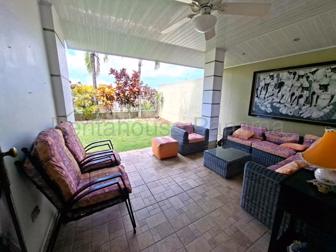 Vendo Casa de 249.40m2 en Brisas Del Golf Brisas Village 27-1465SRZ - Imagen 9
