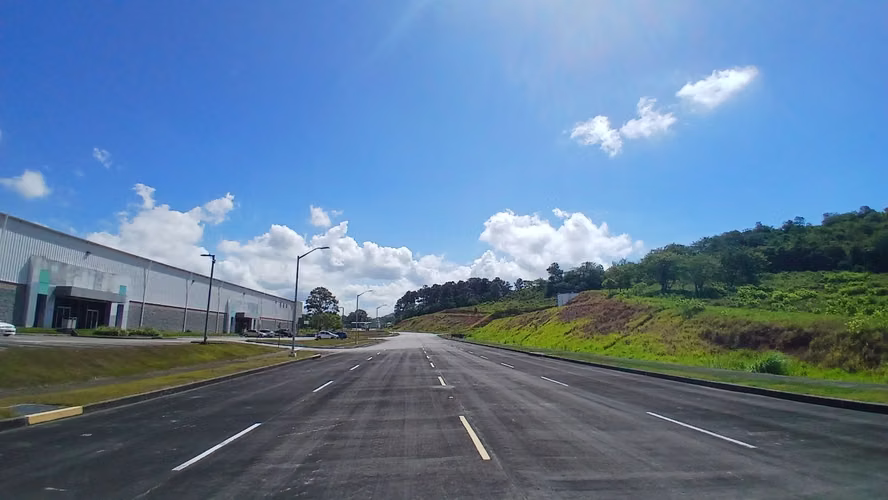 ALQUILO GALERAS EN PARQUE LOGISTICO VACAMONTE - Imagen 7