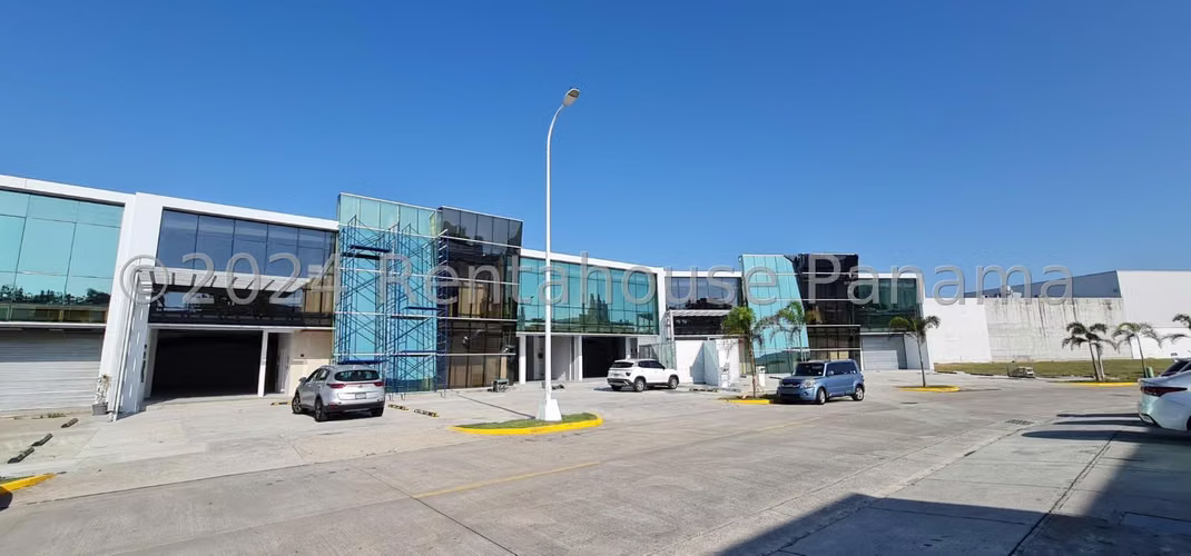 Alquiler de Local Comercial en Parque Lefevre 27PPM2417