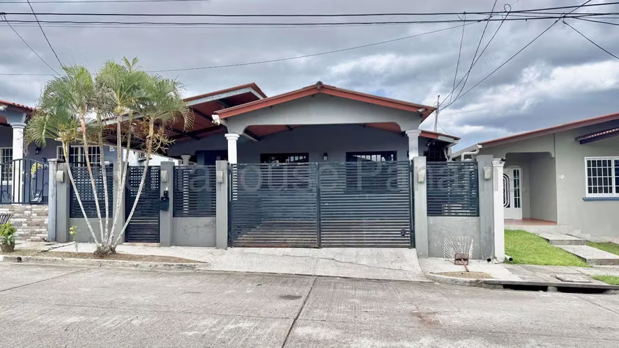 VENTA DE CASA EN BRISAS DEL GOLF MCD26-8438