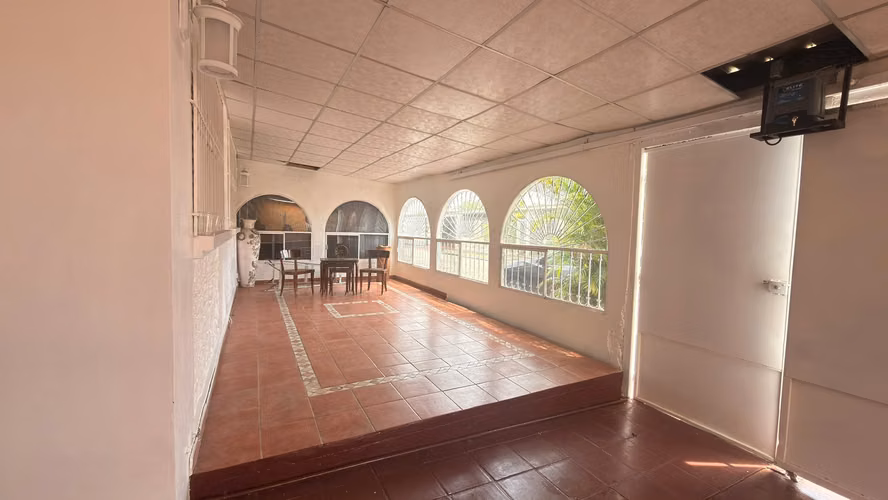 Residencial Colonia Las Lomas Villa Lucre frente al metro - Imagen 6