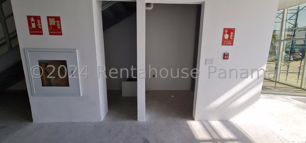 Alquiler de Bodega en Parque Lefevre 27EPP2418