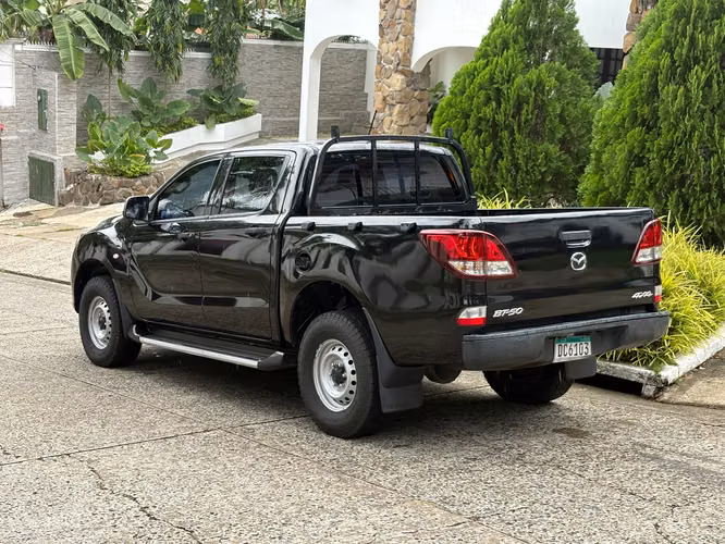 Mazda BT-50 Manual Año 2020  - Imagen 2
