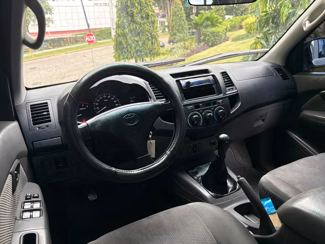 Toyota Hilux Manual 4x2 Japonés Año 2015 - Imagen 2