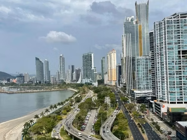 Apartamento en Alquiler Amueblado de 1 Recámara con Vista al Mar – Avenida Balboa / Paitilla - Imagen 4
