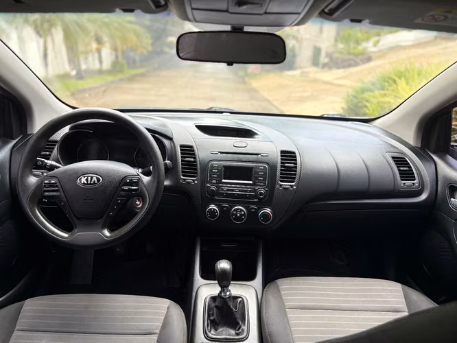 Kia Cerato Manual Año 2015  - Imagen 2
