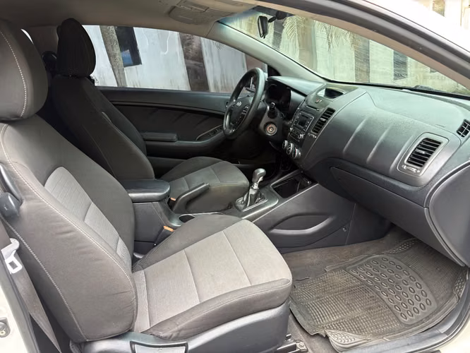 Kia Cerato Manual Año 2015  - Imagen 4