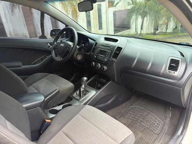 Kia Cerato Manual Año 2015  - Imagen 3