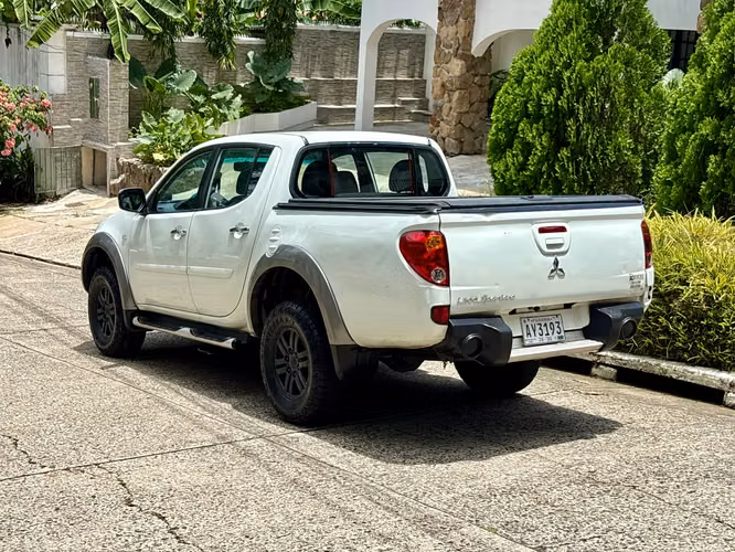 Mitsubishi L200 Sport 4x4 Automático 