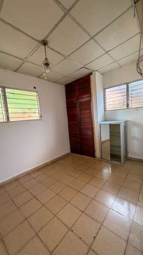 Se vende amplia casa en Chanis con excelente potencial residencial y comercial