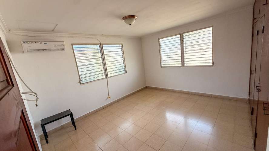 Se vende amplia casa en Chanis con excelente potencial residencial y comercial