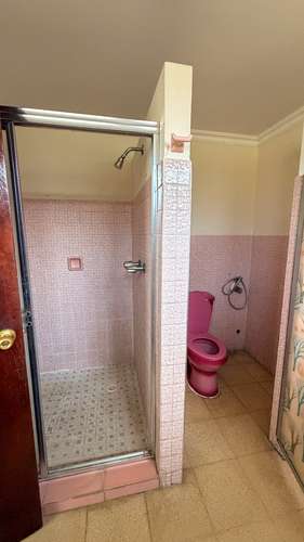 Se vende amplia casa en Chanis con excelente potencial residencial y comercial