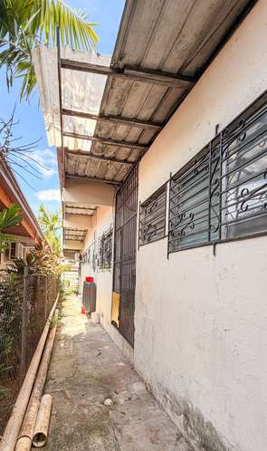 Se vende amplia casa en Chanis con excelente potencial residencial y comercial