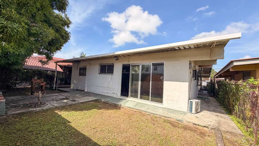 Se vende amplia casa en Chanis con excelente potencial residencial y comercial