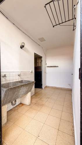 Se vende amplia casa en Chanis con excelente potencial residencial y comercial