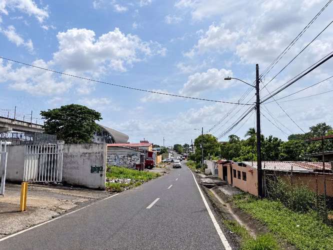 Casa para Remodelar con Terreno de 1,000 m² | Villa Cecilia - Imagen 9