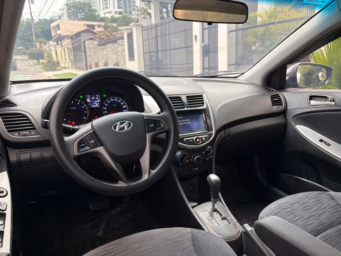 Hyundai Accent Automático Semi Full Año 2019 - Imagen 3