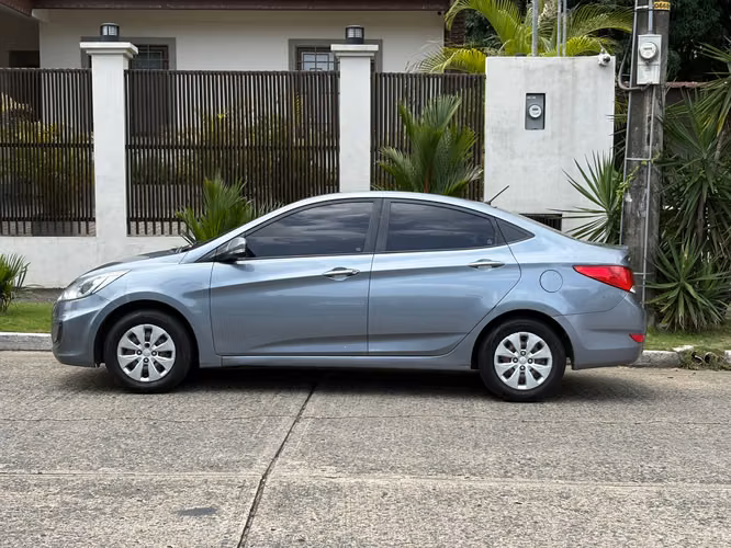 Hyundai Accent Automático Semi Full Año 2019 - Imagen 7
